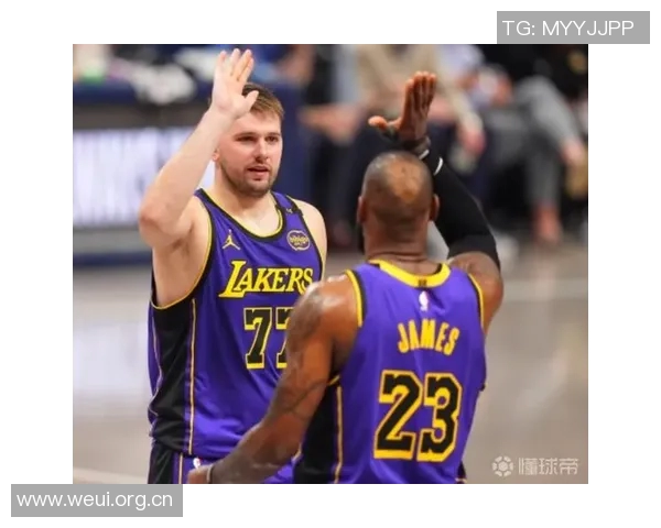 湖记:詹姆斯退役传闻东契奇与里夫斯尚未直接询问他 湖记:詹姆斯退役传闻东契奇与里夫斯尚未直接询问他