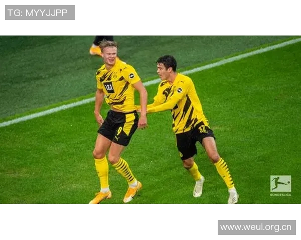 哈兰德社交媒体分享英伦风格穿搭绿色帽子搭配马甲尽显绅士魅力