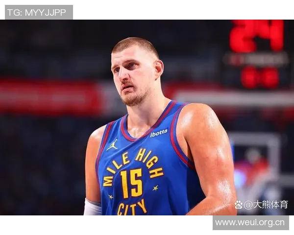 约基奇展现超凡视野与精准手法布劳恩底角三分轻松命中