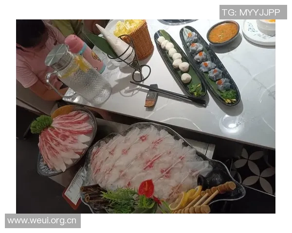 郭士强李昂美考察期间与杨瀚森共度火锅时光尽享欢乐歌声 郭士强李昂美考察期间与杨瀚森共度火锅时光尽享欢乐歌声