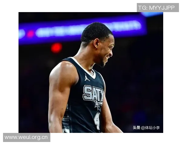 福克斯半场表现出色10投4中三分2中4贡献12分5助助力球队争胜