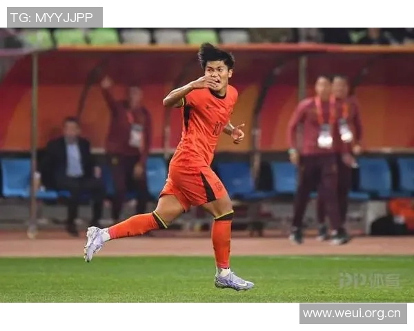 蒯纪闻赛后手臂缠绷带半场被换下愿无大碍引发球迷关心