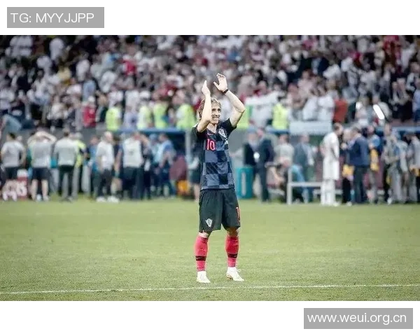 亚沙里赞美莫德里奇：与传奇球员同场竞技的珍贵体验