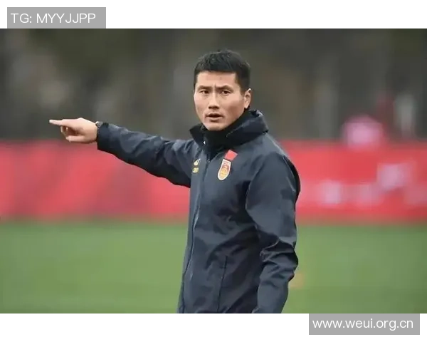 国足专注体能训练邵佳一持续考察队员状态与表现